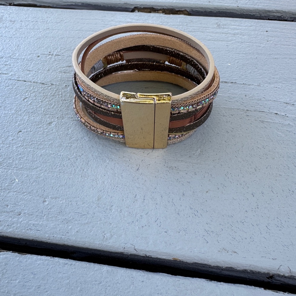 Elegant Boho Layered Cuff Bracelet – Gold & Bronze Leather Mix - Picture 6 of 6
